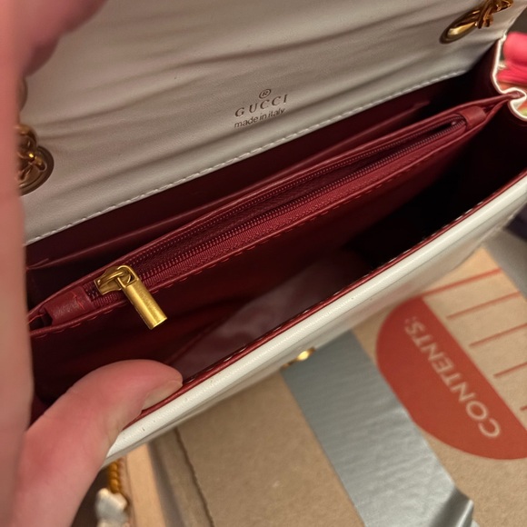 Gucci White Chevron Shoulder Bag with Gold Chain - Picture 4 of 4